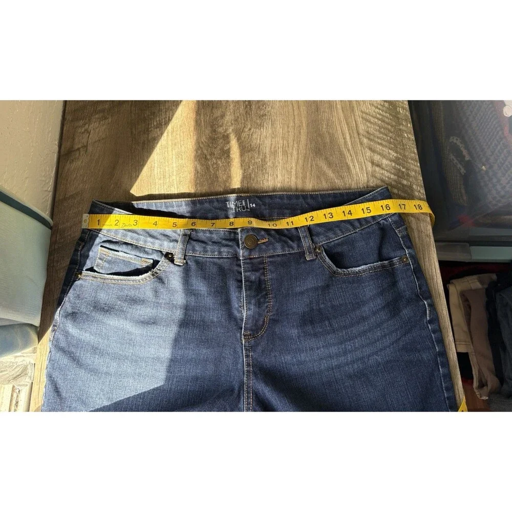Time and Tru Women's Blue Denim Shorts Size 14
